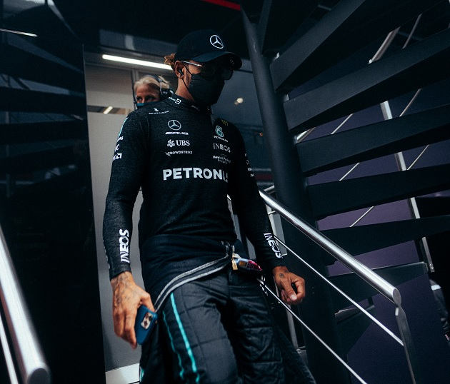 Hamilton diz que ele e Mercedes estão fora da briga por título na temporada 2022