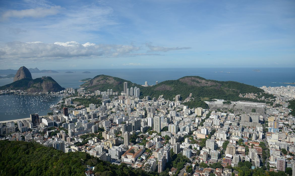 Especialistas atentam para risco de golpes na procura de casas por temporada
