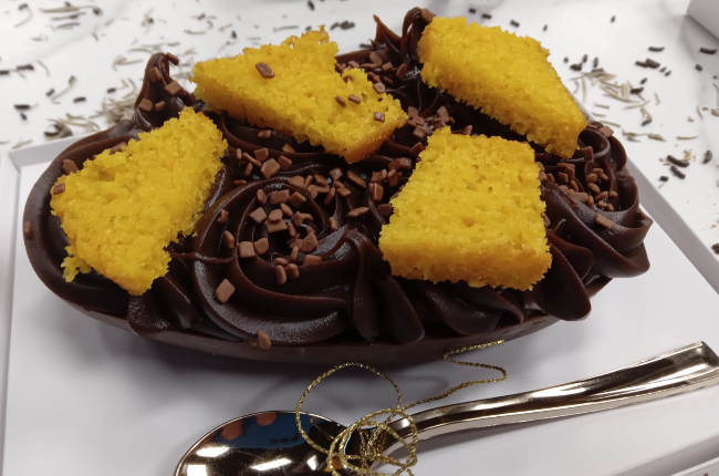 Ovo de colher de bolo de cenoura com chocolate | Band Receitas