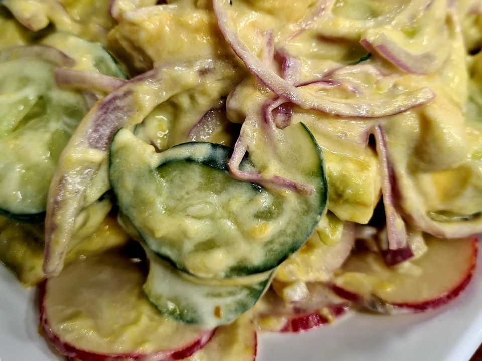 Salada de abacate com molho de iogurte | Band Receitas