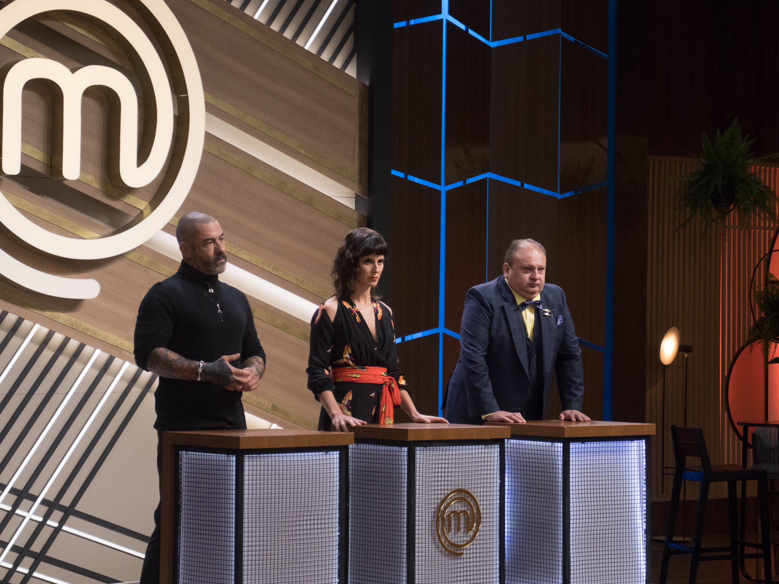 Fogaça, Helena e Jacquin no cenário do MasterChef Brasil 2021 (Foto: Carlos Reinis/Band)