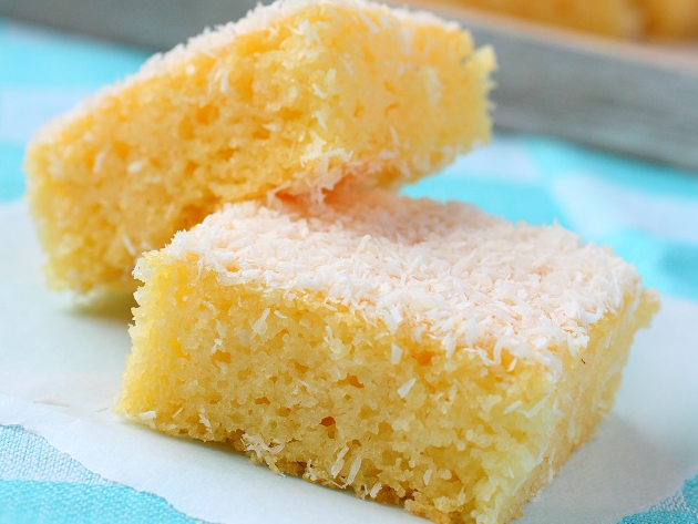 Bolo de mandioca ralada com coco não leva farinha e fica muito fofo Envato Elements