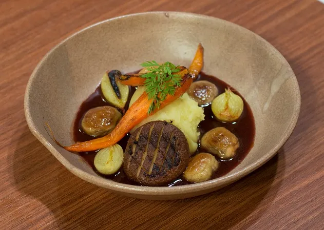 Boeuf bourguignon vegano de cogumelos com purê de batatas | Band Receitas