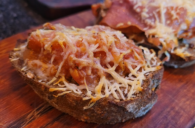 Brusqueta de parmesão e espresso martini | Band Receitas
