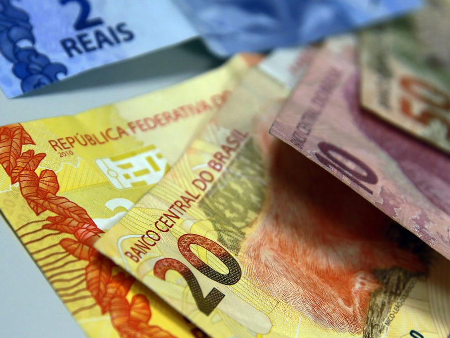 Décimo terceiro salário: quem tem direito, como calcular e quando deve ser pago?
