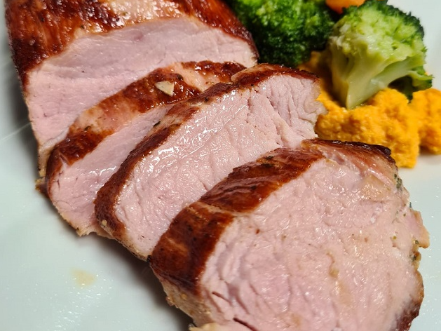 Mignon Suíno com Purê de Cenoura e Brócolis | Receita Swift