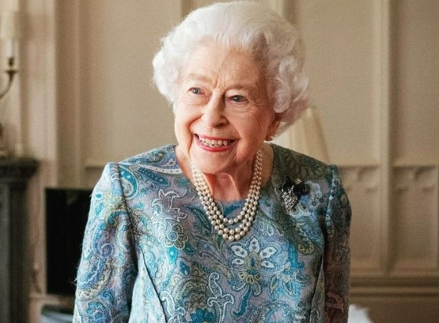 Rainha Elizabeth cancela presença em festas de primavera no palácio