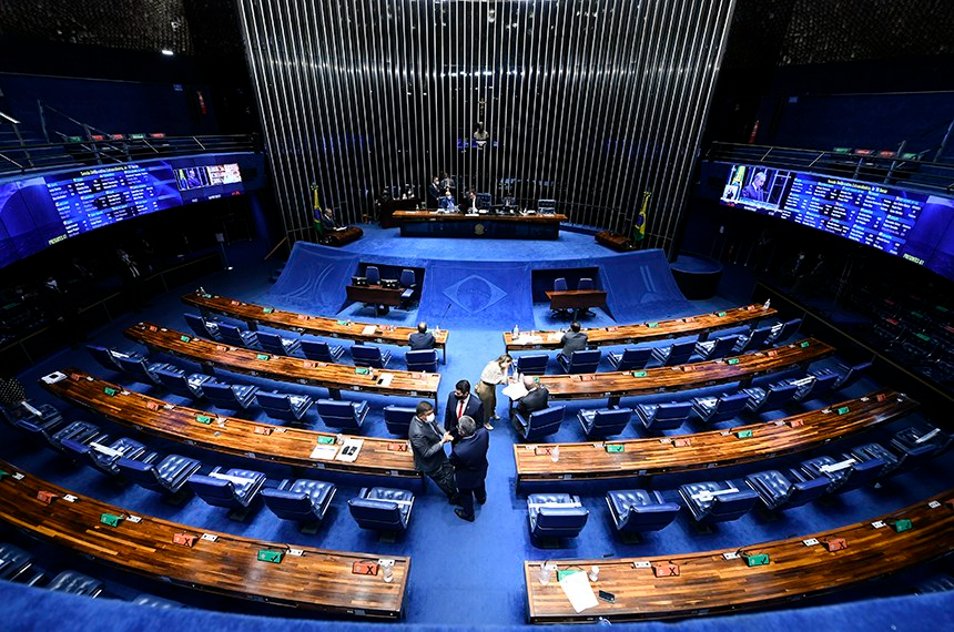 Senado aprova projeto que promete estabilizar preço dos combustíveis