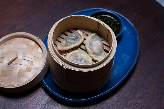 Dim sum de camarão, cogumelo e broto de feijão com molho cítrico de nirá | Band Receitas