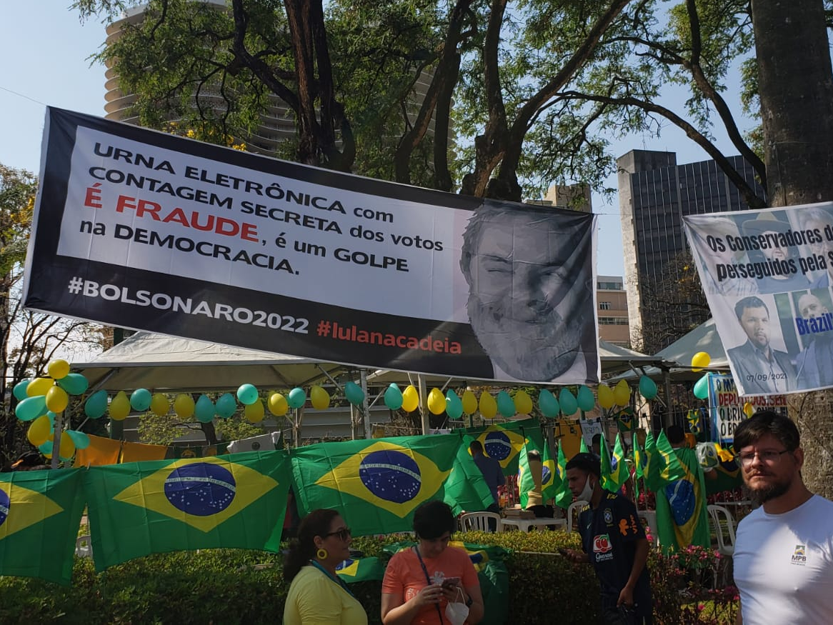 Belo Horizonte reúne atos pró e contra Bolsonaro em principais praças da cidade