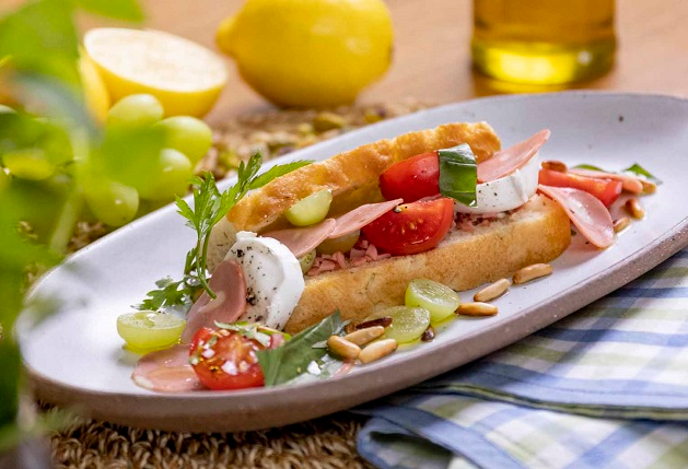 Sanduíche caprese de mortadela | Band Receitas