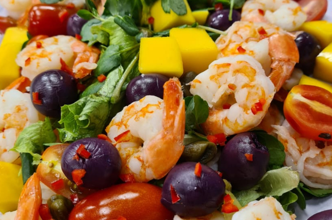 Salada de camarão refrescante | Band Receitas