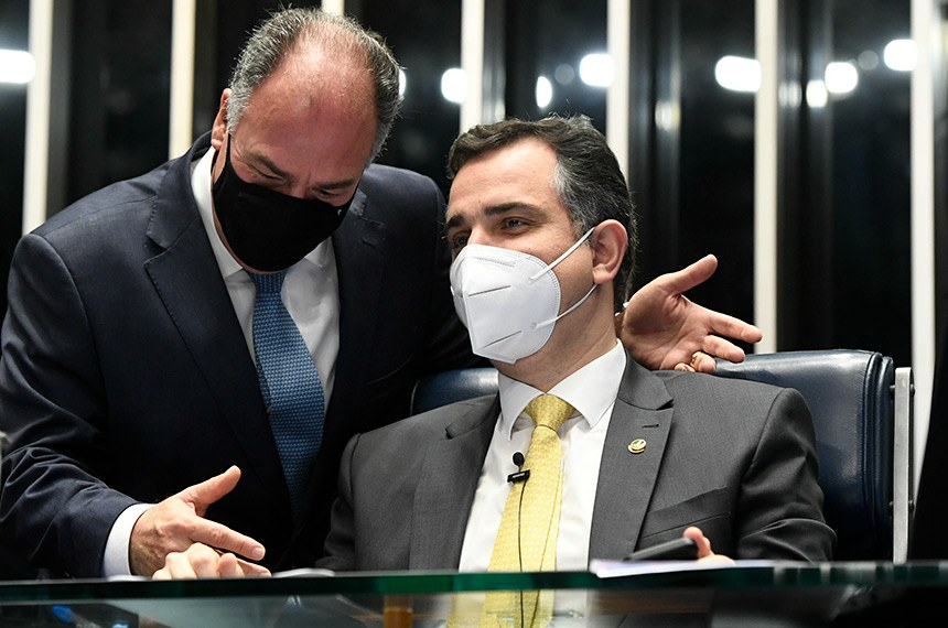 Senado aprova PEC que aumenta Auxília Brasil e manda texto para Câmara