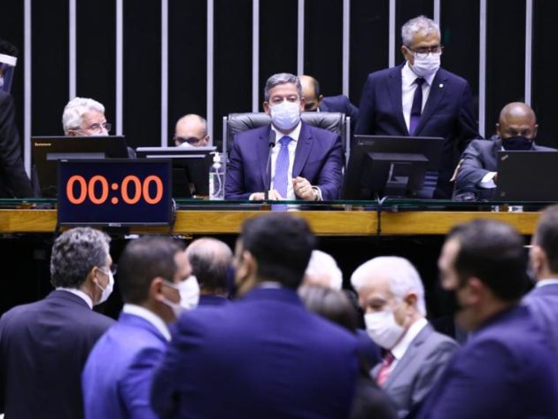 Câmara rejeita PEC do voto impresso e impõe derrota a Bolsonaro