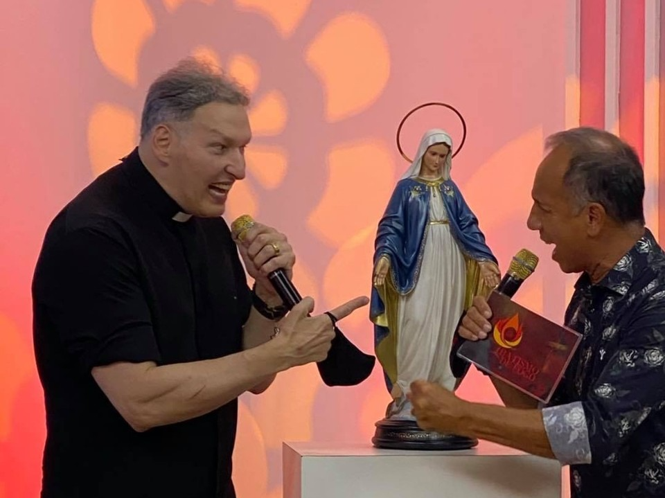 Padre Marcelo Rossi surpreende ao aparecer musculoso em fotos na internet