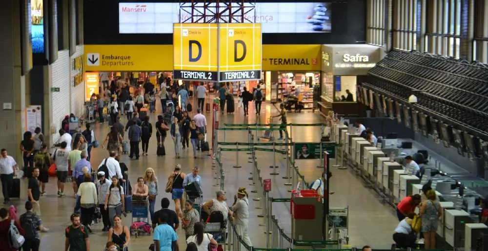 Brasileiro vindo da África testa positivo para Covid; não há confirmação da cepa