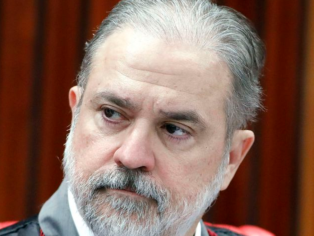 Em carta, subprocuradores-gerais questionam papel de Augusto Aras após ataques de Bolsonaro