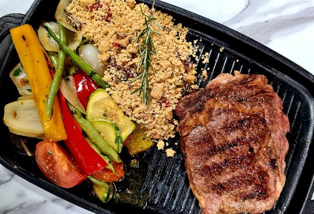 Filé de costela com farofa de castanha-de-caju e legumes | Band Receitas