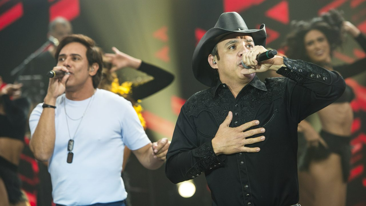 Guilherme e Santiago são jurados da Hora da Decisão: assista íntegra