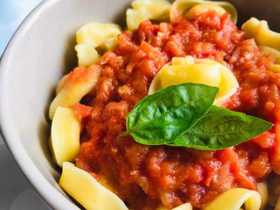 Molho de tomate rústico e caseiro: aprenda receita de participante do MasterChef