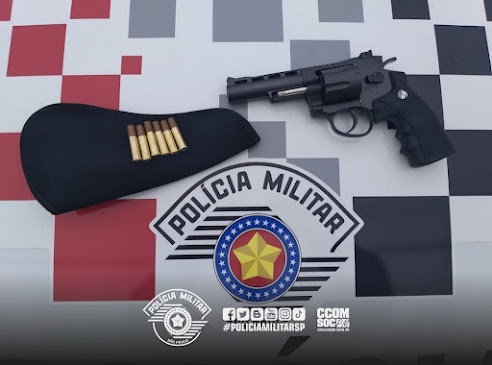 Arma é apreendida com paciente que se passava por PM em Guaratinguetá