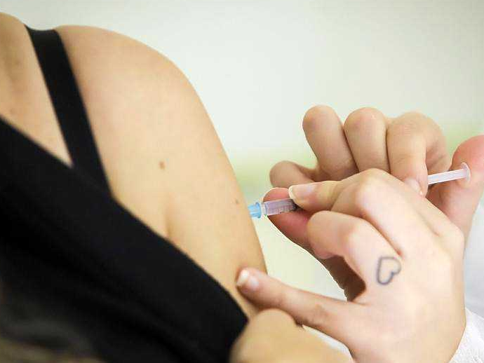 Efeitos colaterais de vacina são normais e podem até ser bom sinal; entenda