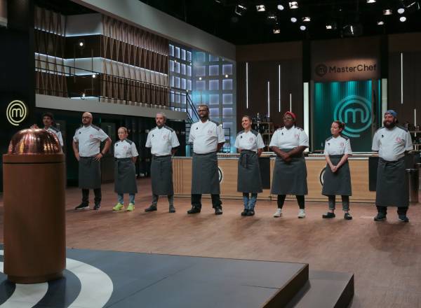 Participantes aguardam o início de nova prova no MasterChef Profissionais