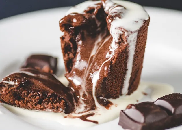 Sobremesa rápida e cremosa de chocolate é perfeita para os dias preguiçosos do recesso de fim de ano | Band Receitas