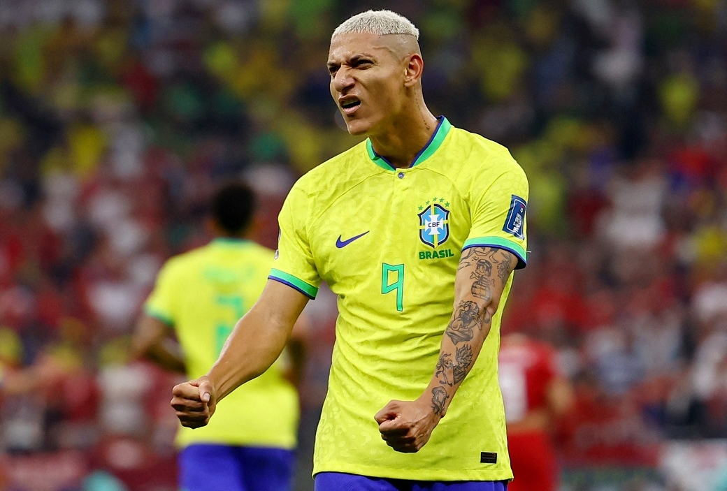 Com Richarlison, a camisa 9 do Brasil chega a 35 gols em Copas e empata com a 10