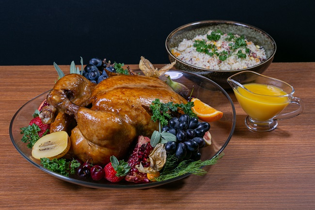 Ave Fiesta com molho de laranja e mel e farofa natalina | Band Receitas