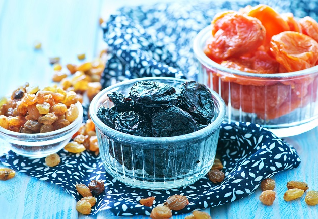 Hidratar as frutas secas antes de usá-las é truque para realçar sabor das receitas Envato Elements
