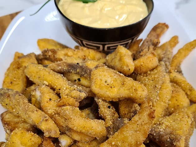 Isca de Tilápia Crocante com Molho Cremoso de Limão-Siciliano | Band Receitas