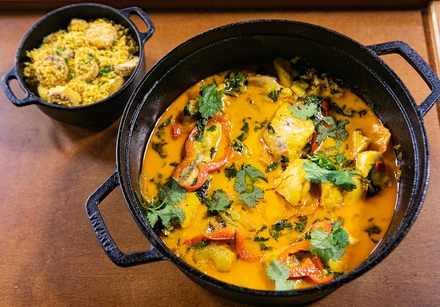Moqueca de peixe com farofa de banana-de-terra | Band Receitas