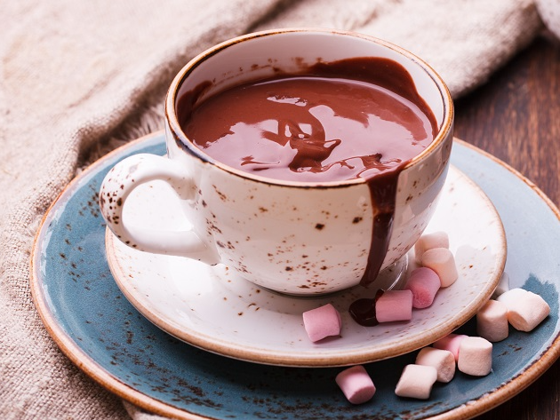 Chocolate quente cremoso fica pronto com apenas 3 ingredientes Envato Elements