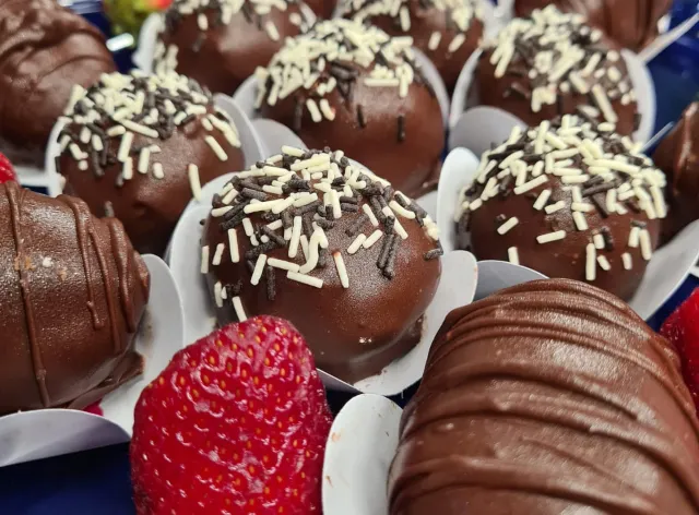 Bombom de morango | Band Receitas