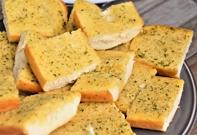Pão com Pasta de Alho | Band Receitas