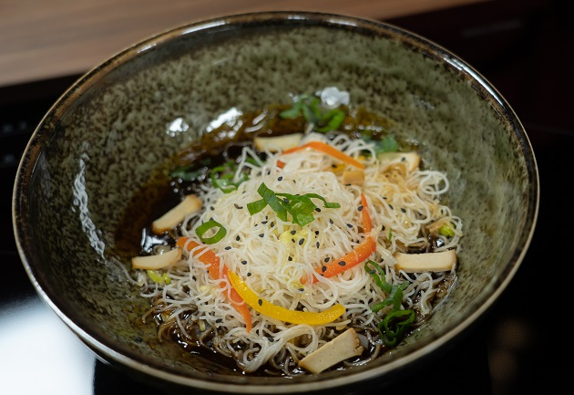 Refogado de Bifum ao Molho Ponzu com Tofu Defumado | Band Receitas