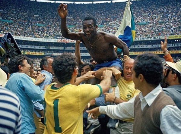 Veja filmes que homenageiam Pelé e contam a história do Rei do futebol
