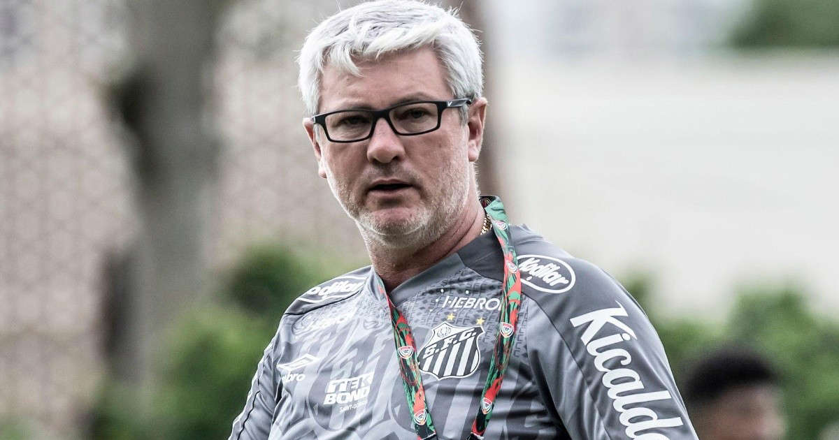 Odair Hellmann afirma ser contra a aposentadoria da camisa 10 do Santos