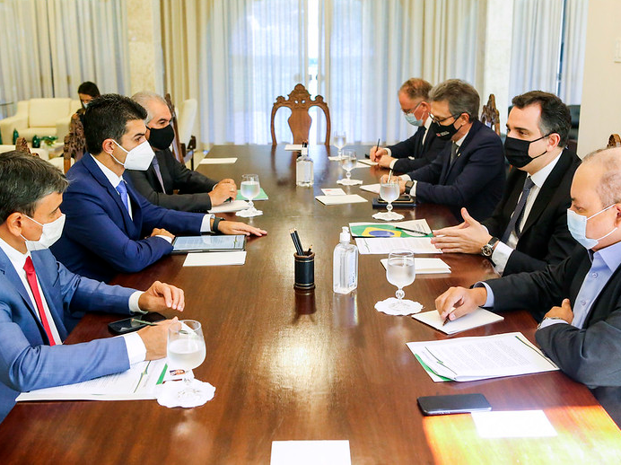 Pandemia, polícias e combustíveis: as tensões entre Bolsonaro e os governadores