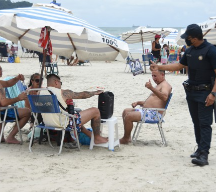 Prefeitura do Rio proíbe uso de caixas de som nas praias da cidade