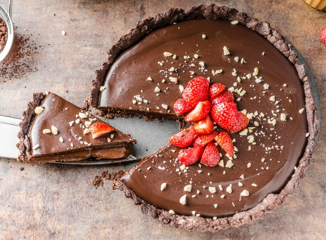 Aprenda a fazer a torta de chocolate prática da chef Carole Crema Envato Elements