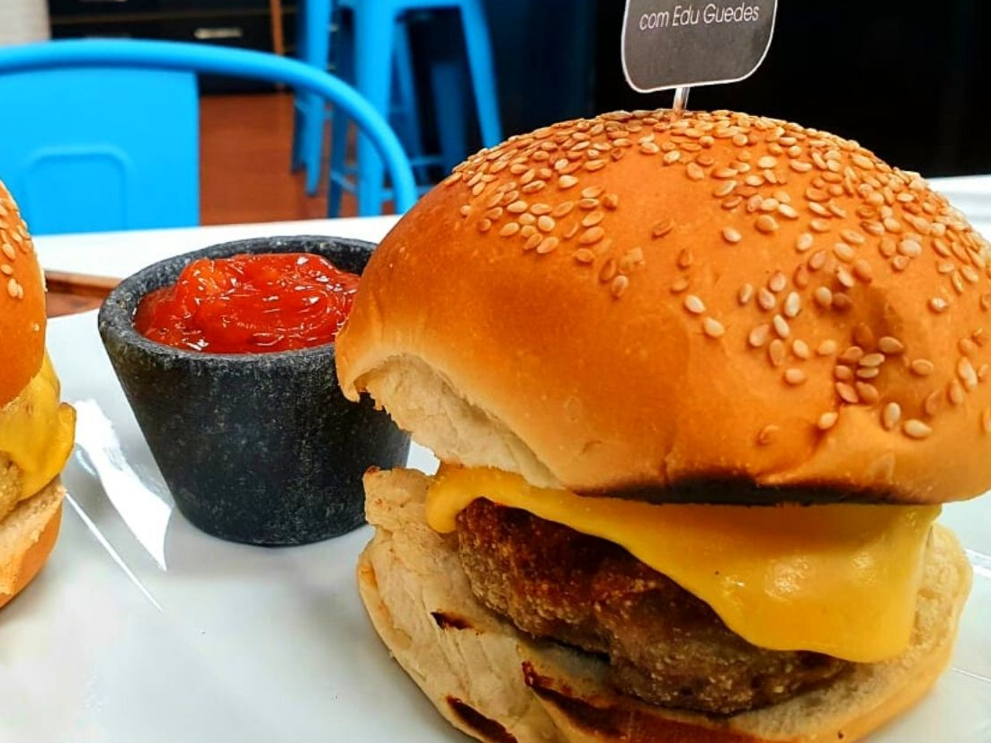 Hambúrguer da Maria e ketchup caseiro | Band Receitas