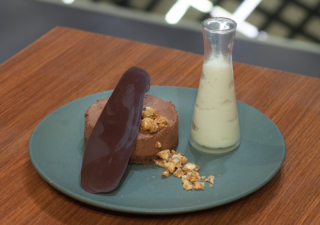 Torta de chocolate com praliné de castanhas e gelado de bacuri | Band Receitas