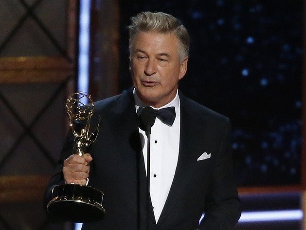 Tuíte antigo de Alec Baldwin sobre assassinato viraliza após morte acidental de diretora