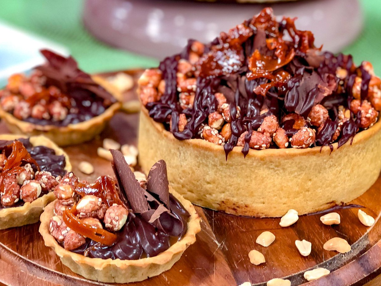 Torta de caramelo com chocolate de amendoim | Band Receitas