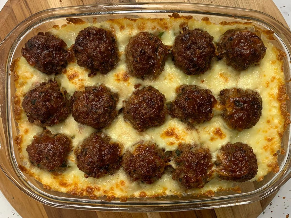 Arroz de forno cremoso com almôndegas | Band Receitas