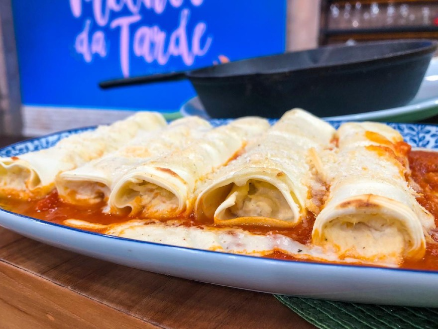 Canelone de frango ao molho bechamel | Band Receitas