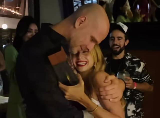 Isabella Scherer com o pai Fernando Scherer, o Xuxa, após revelar a gravidez.