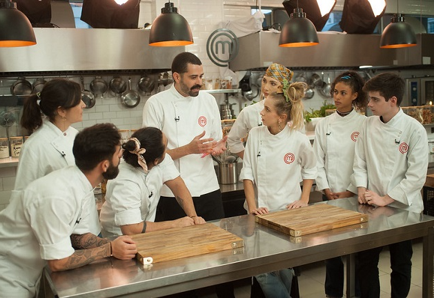 MasterChef: participantes preparam menu em cozinha profissional para Maria Rita e João Carlos Martins no próximo episódio